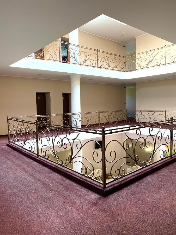 Hotel New Continent Bushtyno Zewnętrze zdjęcie