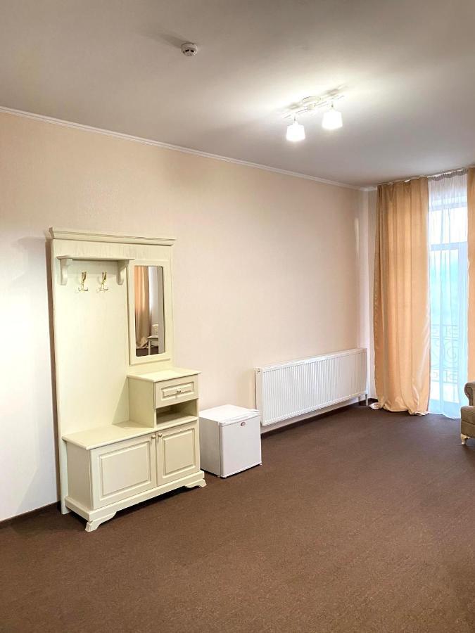 Hotel New Continent Bushtyno Zewnętrze zdjęcie