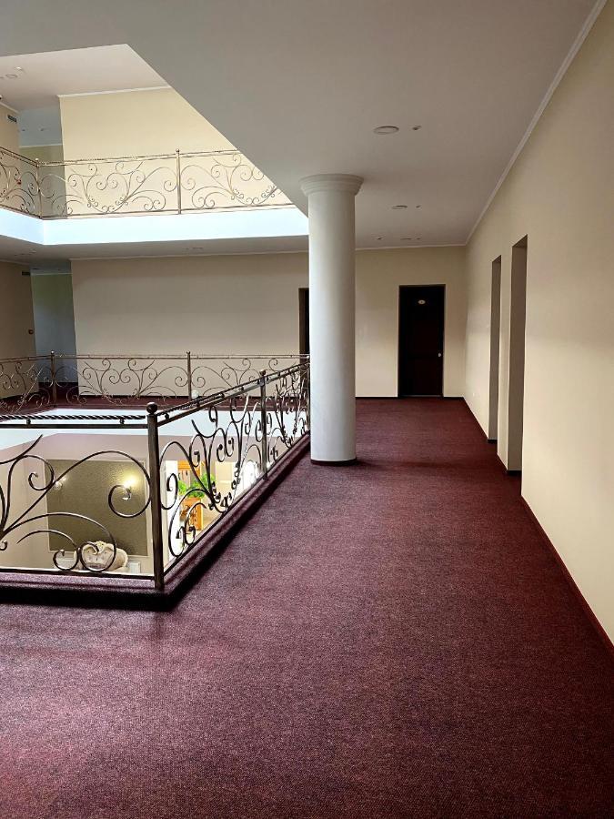 Hotel New Continent Bushtyno Zewnętrze zdjęcie