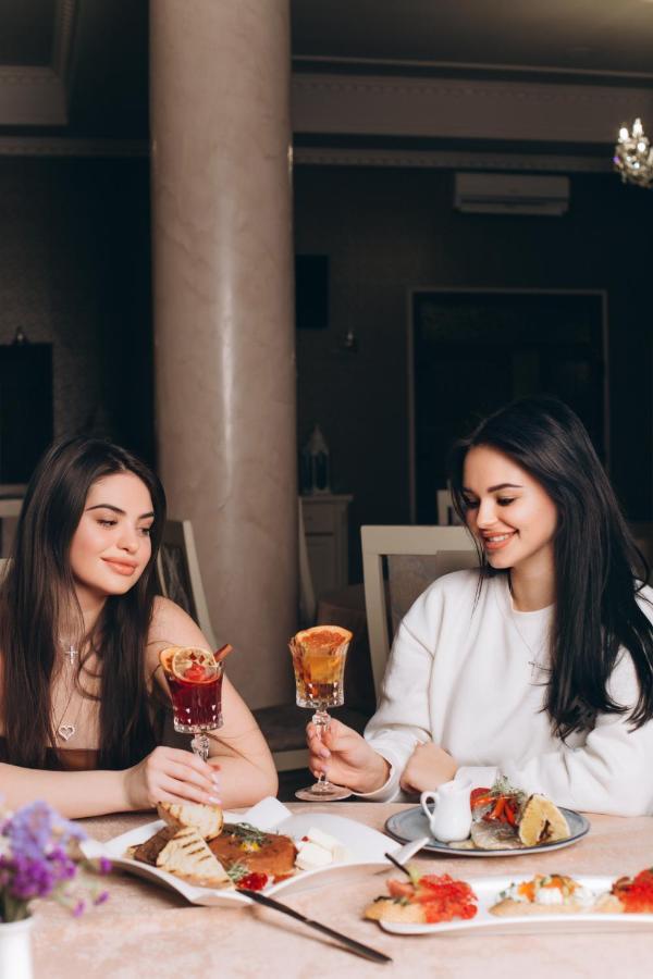 Hotel New Continent Bushtyno Zewnętrze zdjęcie