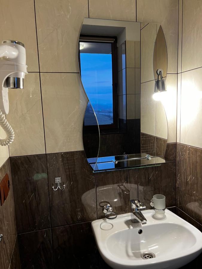 Hotel New Continent Bushtyno Zewnętrze zdjęcie