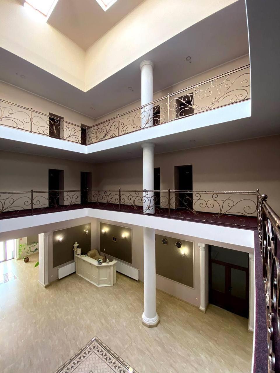 Hotel New Continent Bushtyno Zewnętrze zdjęcie