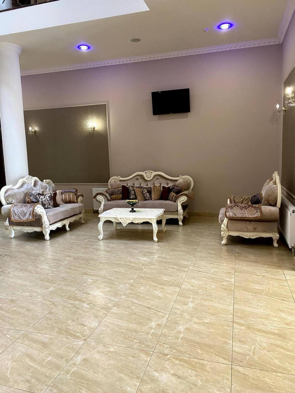 Hotel New Continent Bushtyno Zewnętrze zdjęcie