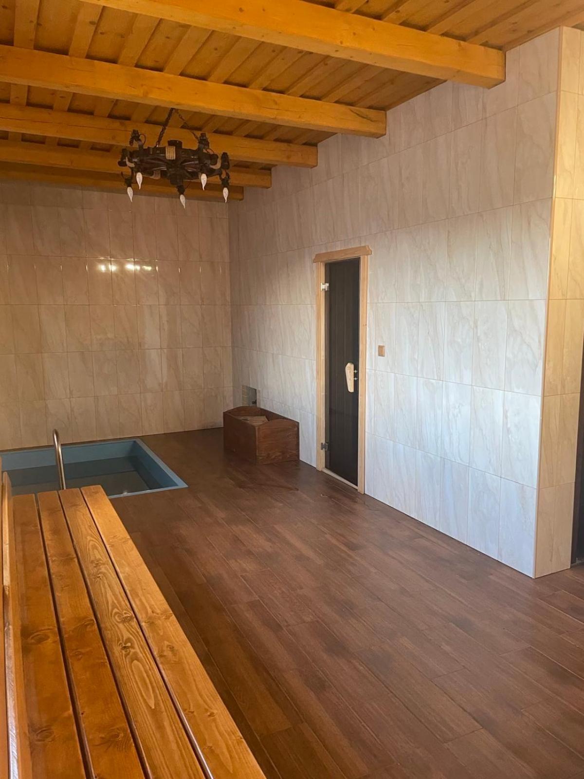 Hotel New Continent Bushtyno Zewnętrze zdjęcie